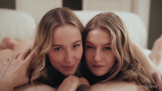 Горячий секс втроем, две нежные подруги делят один член